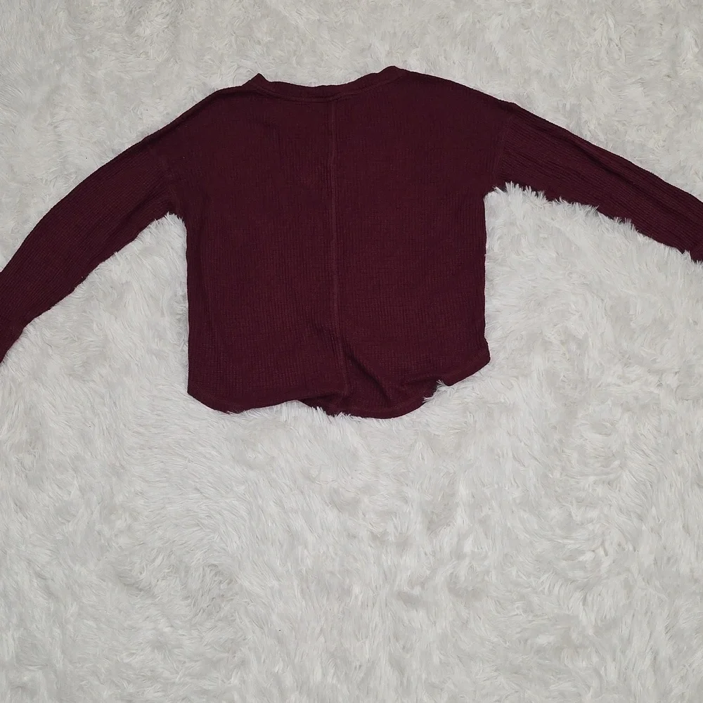 Old Navy Maroon Kids Button-Down Waffle Shirt. Size L